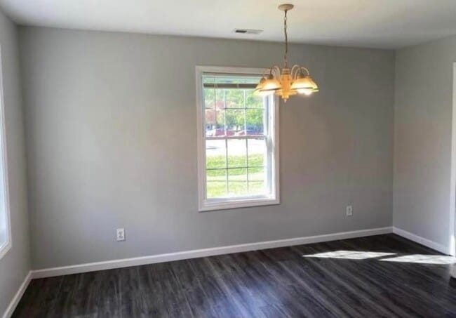 Photo - 305 W Seminary St