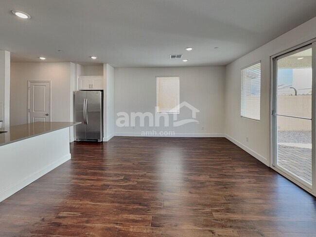 Photo - 132 Charmante Tulip Ln