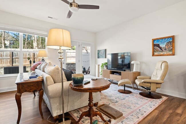 Photo - 3be / 2.5ba Easy Access to Duke Townhouse