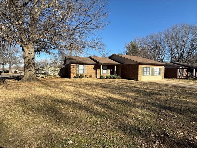 Photo - 350 E Margaret Pl