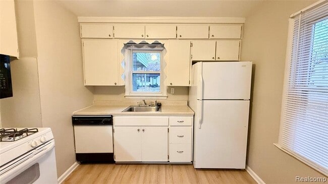 Photo - 805 E Milton Ave