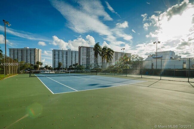 Basketball - 406 Poinciana Dr