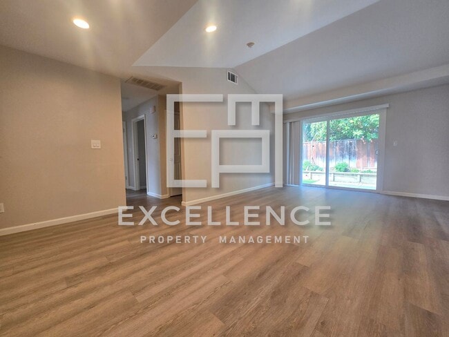 Photo - 117 Winslow Ct Unit 117 Winslow 1