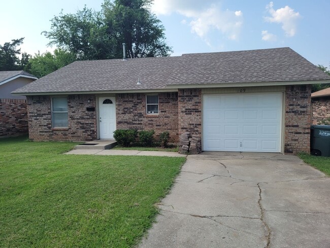 Building Photo - 2 bedroom 1 bathroom house with 1 car gara...