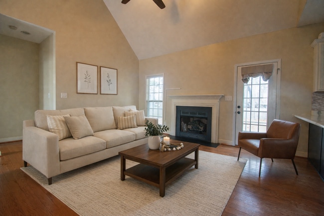 Photo - 4 Bedroom 2.5 Bathroom With Bonus and Screened in Porch!