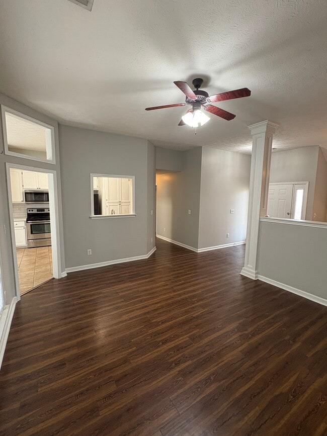 Photo - 918 Hallwood Ln