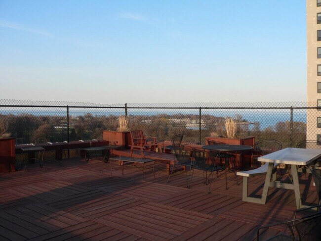 Photo - 700 W Bittersweet Pl Unit 405