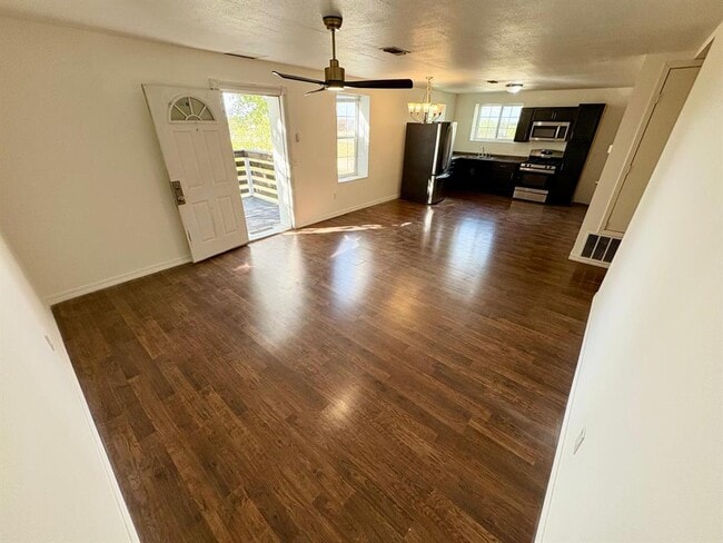 Photo - 5213 Tucker Hill Ln Unidad B