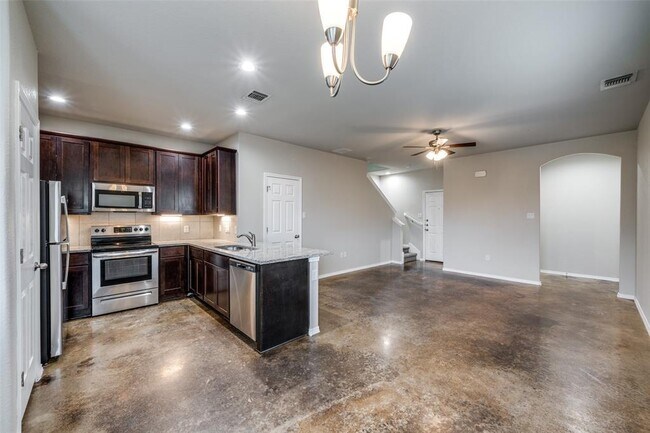 Photo - 1502 Lucille St