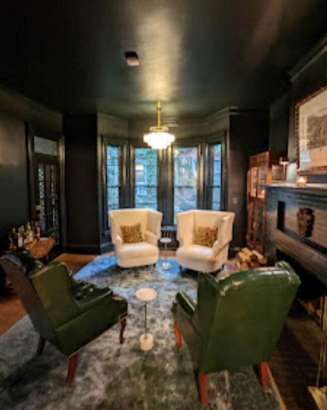 lounge w/woodburning fireplace - 1306 Oak Ave