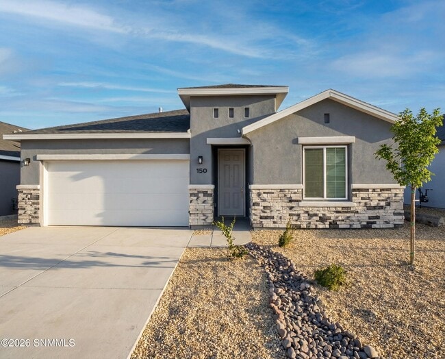 Building Photo - 150 Pinos Altos Trl