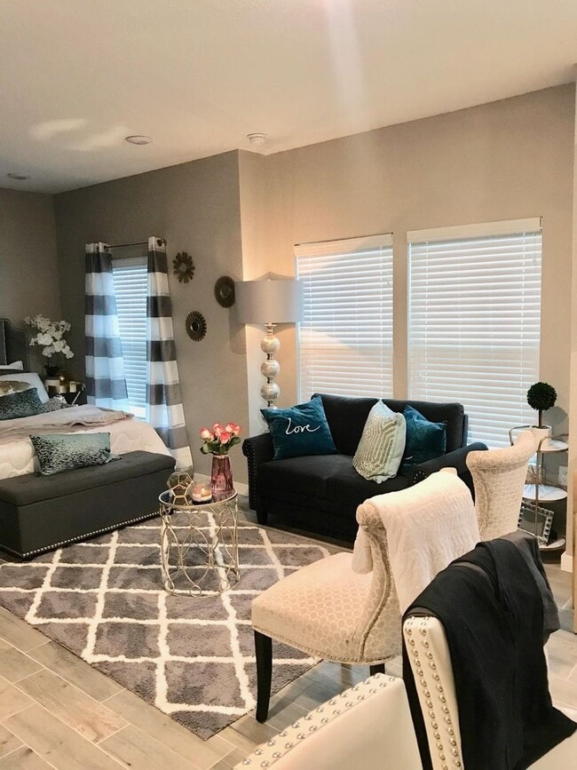 Photo - Woodbury Row