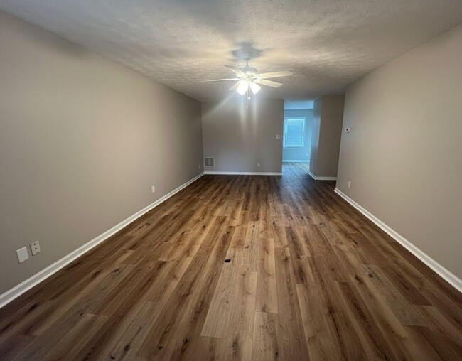 Photo - 462 Peachtree Ridge Dr NW