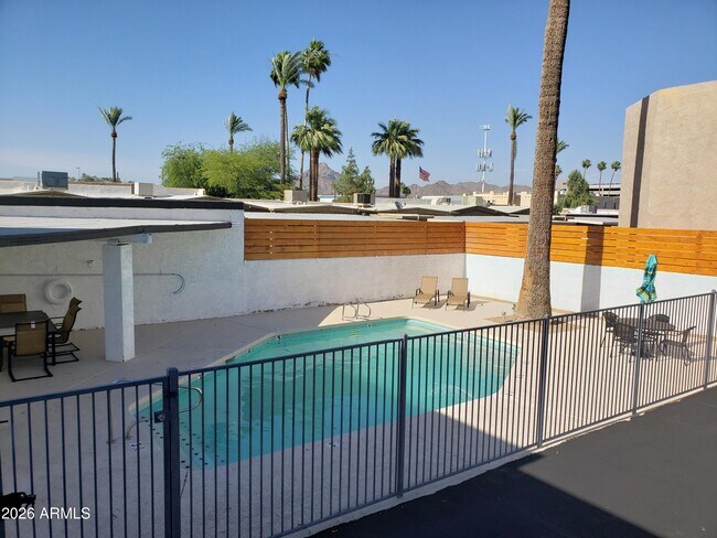 Building Photo - 1330 E Highland Ave Unit 2A