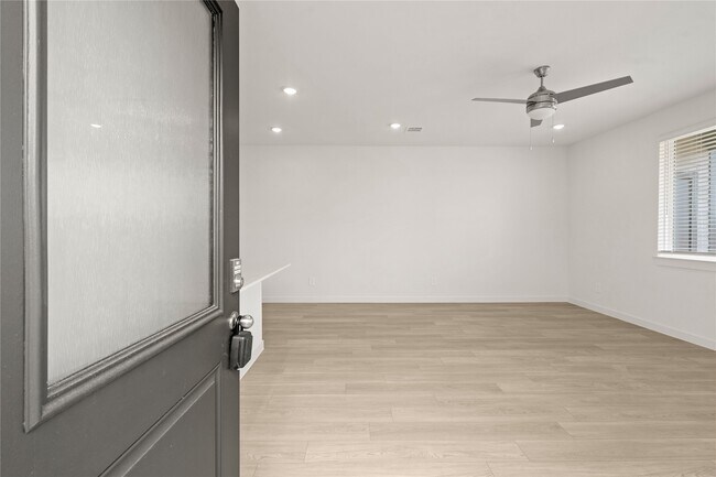 Photo - 1742 Revolution Way