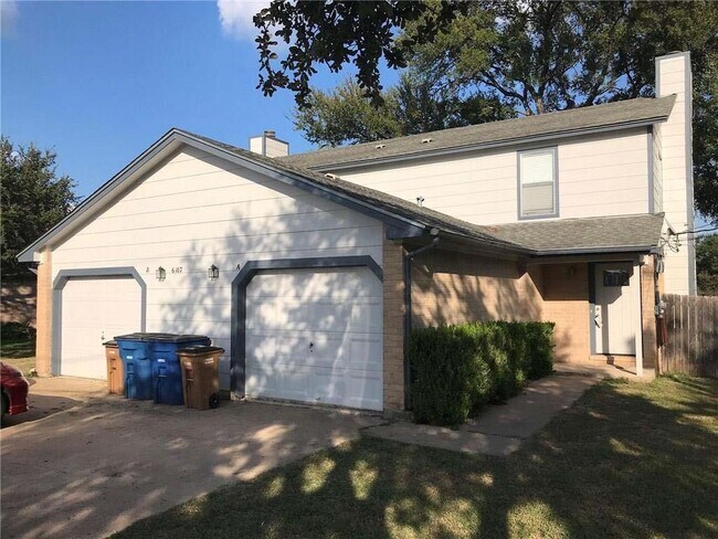 Building Photo - 6107 Parkwood Dr