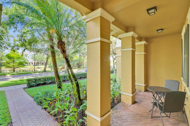 Photo - 123 E Thatch Palm Cir