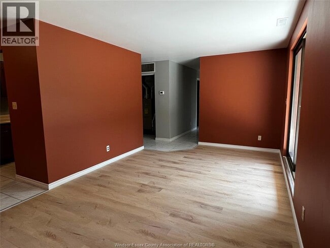 Photo - 3875 Tecumseh Rd E Unité 3