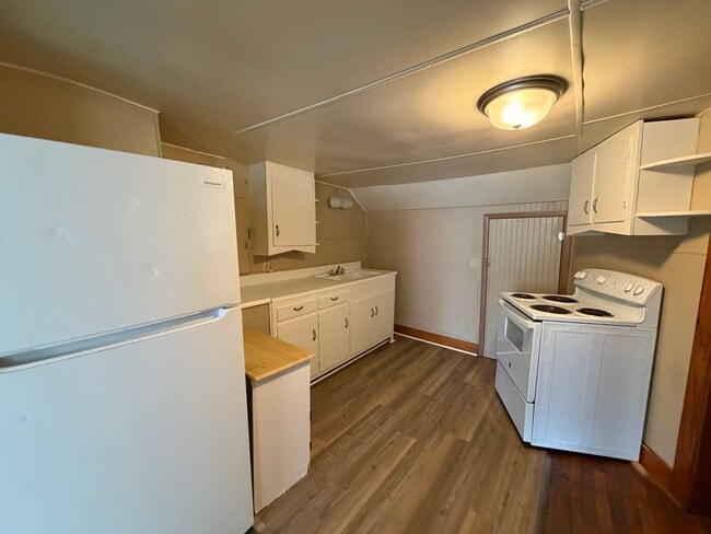 Building Photo - Downtown Cozy Apartment! Unit 3