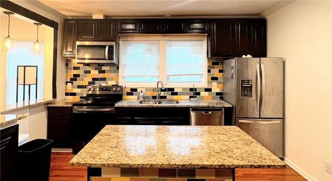 Photo - 814 Moreland Ave SE