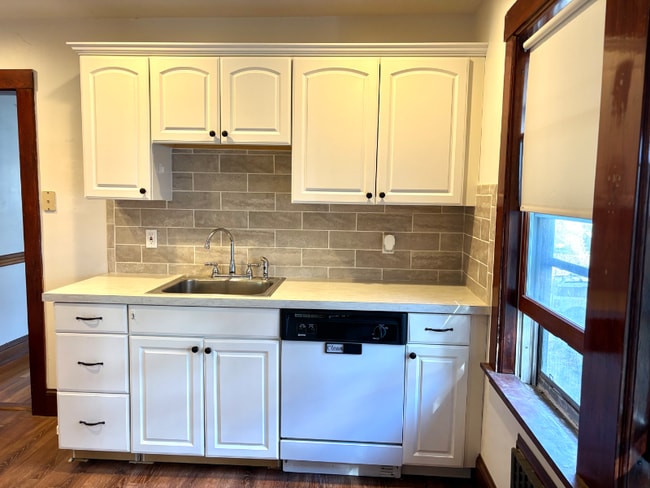 Photo - 80 Sanborn Ave Unidad 2