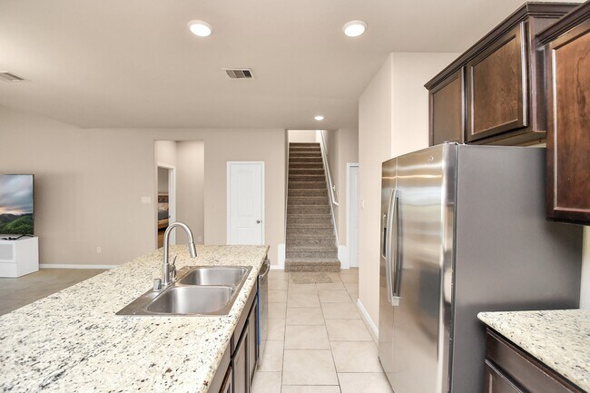 Photo - 719 Longstreet Dr