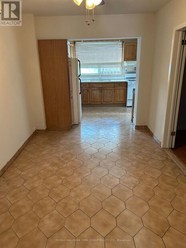 Photo - 472 Winona Dr