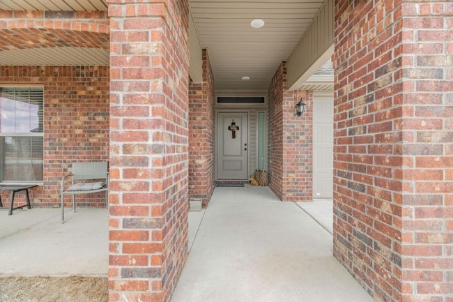 Photo - 3660 Macintosh Way