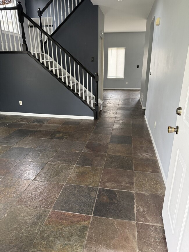Photo - 384 Reston Cir