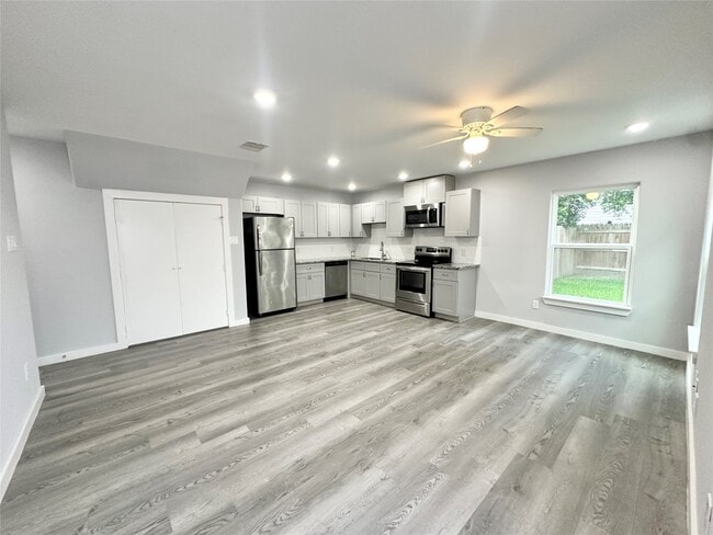 Photo - 8215 Crestview Dr
