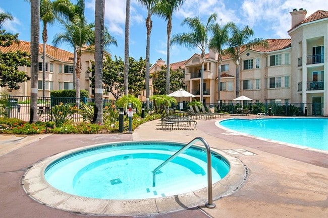 Photo - 550 Camino De La Reina Unit 209