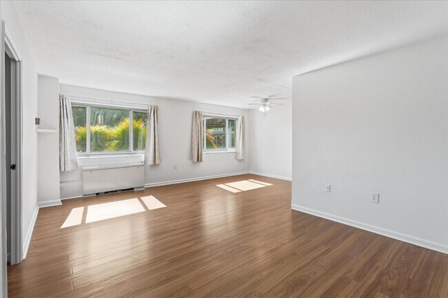 Building Photo - 1200 S Arlington Ridge Rd Unit 311