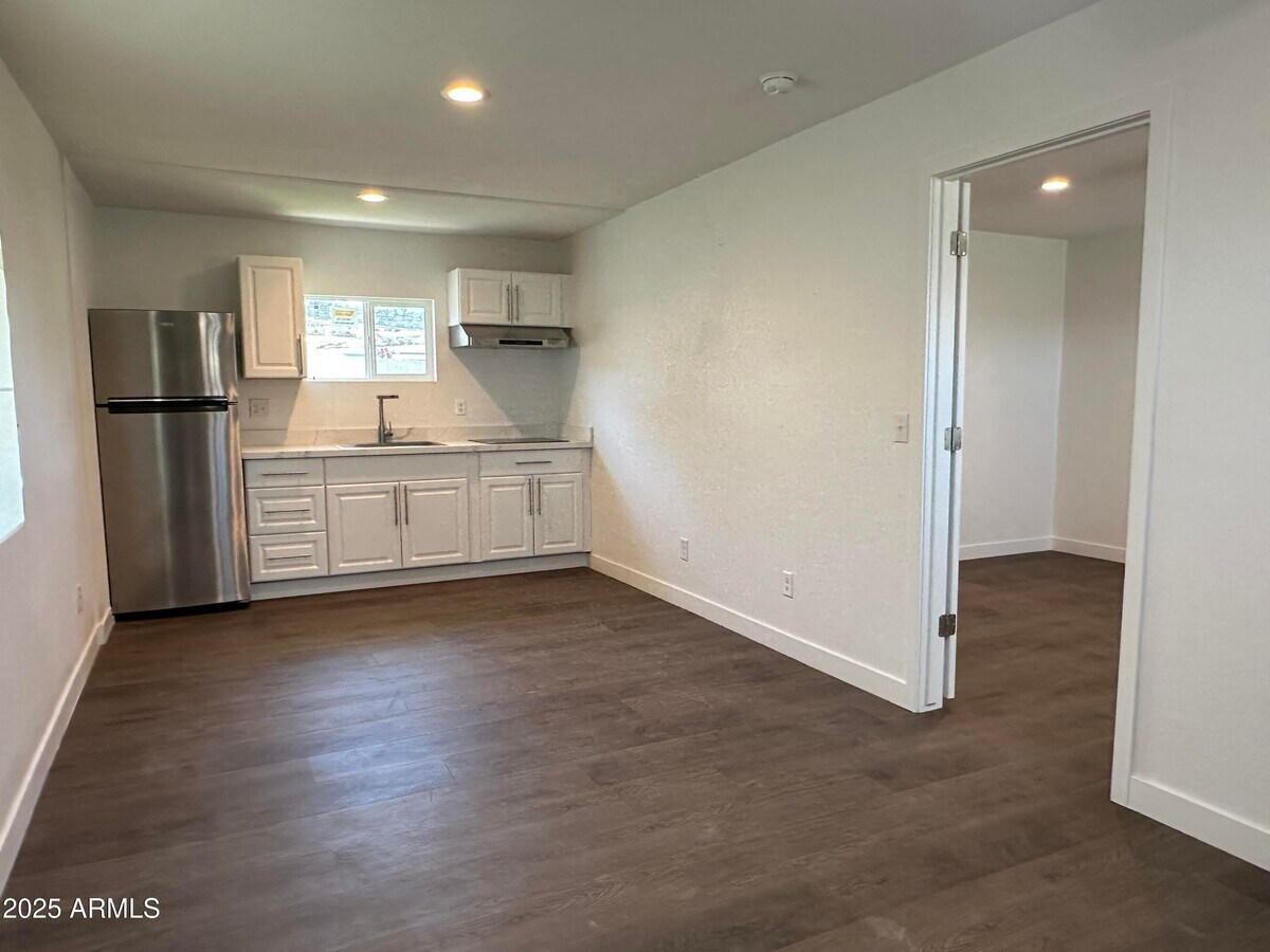 Photo - 1919 W Ashland Ave Unidad B