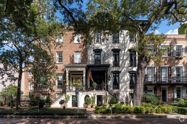 Photo - 120 W Jones St Apartments