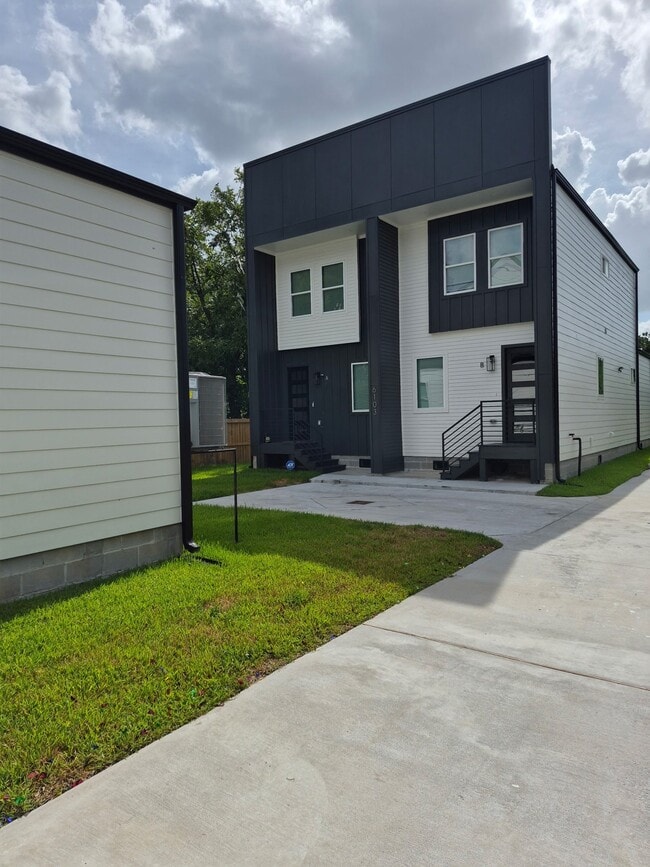 Photo - 6103 Shotwell St Unit B