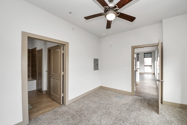 Photo - 3800 Main St