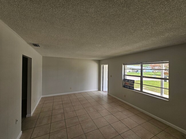 Photo - Beautiful and cozy 2/1 apartment available now!