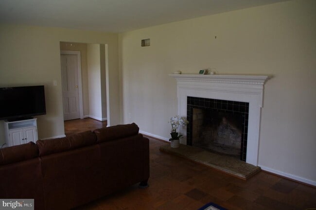 9001 Glenbrook Rd