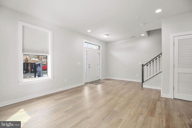 Photo - 301 Willis St