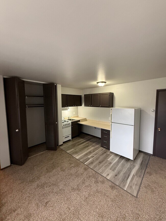Photo - 2455 N Maryland Ave Unit 301