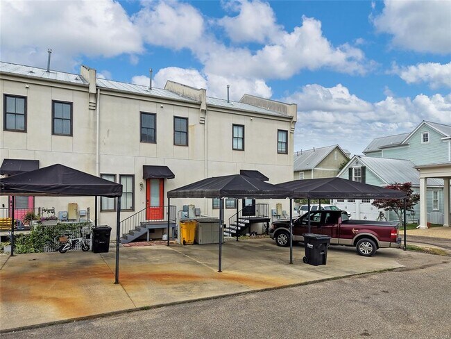 7 Pier St