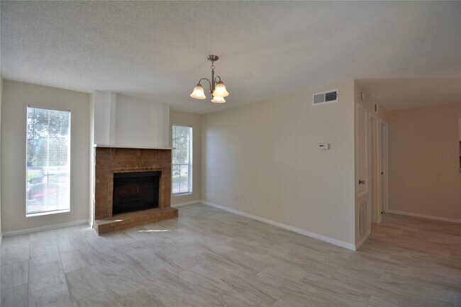 Building Photo - 1500 Bay Area Blvd Unit 206 Rental