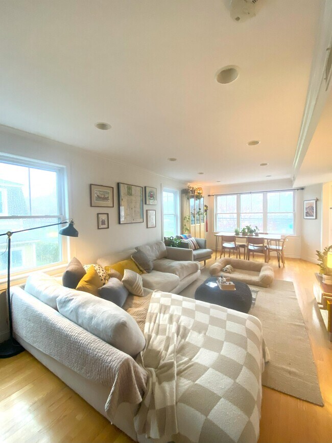 Photo - 241 Lamartine St