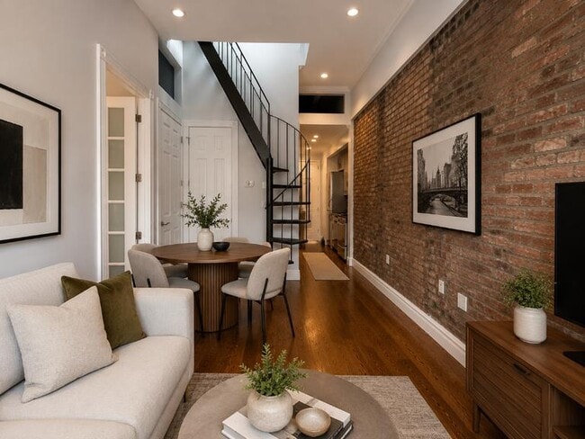 Photo - 202 E 13th St Unidad 5H