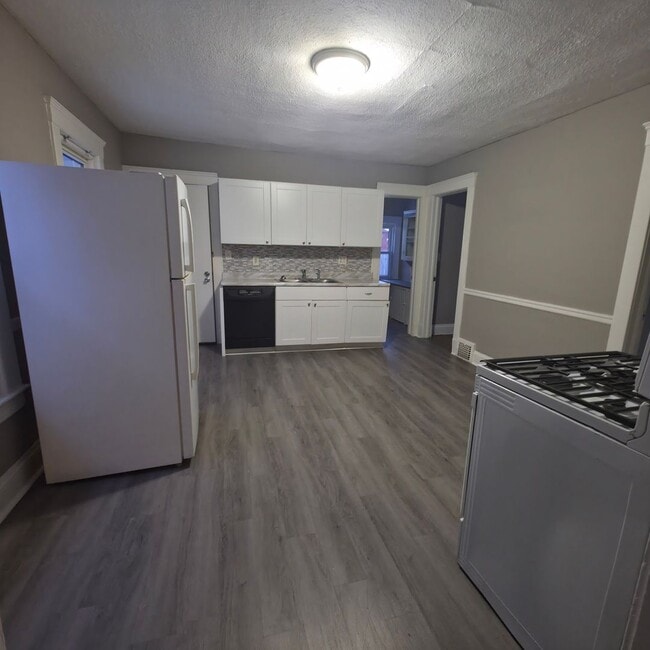 Photo - 2064 Halstead Ave Unit Down