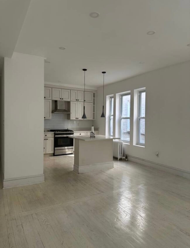 Building Photo - 768 Saratoga Ave Unit 768 1FL