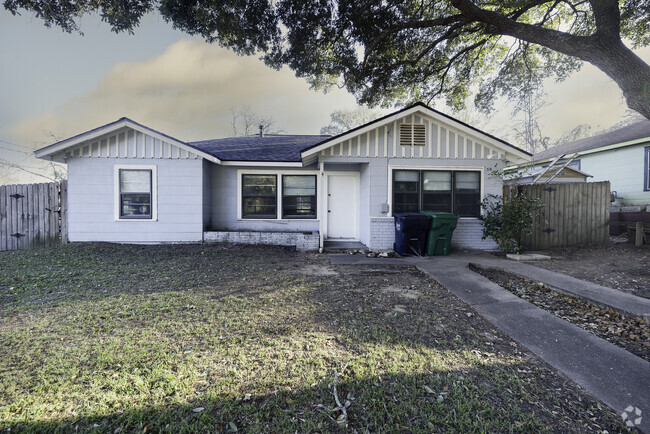 Building Photo - 806 E Stone St Rental