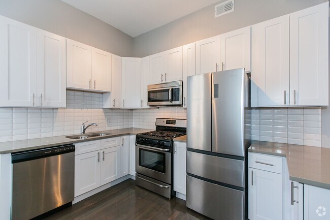 Building Photo - Luxury Gold Coast 1 Bed Apartment Unit 46 #3E