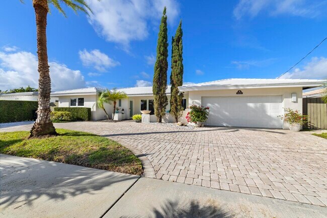 Building Photo - 6251 NE 19th Terrace