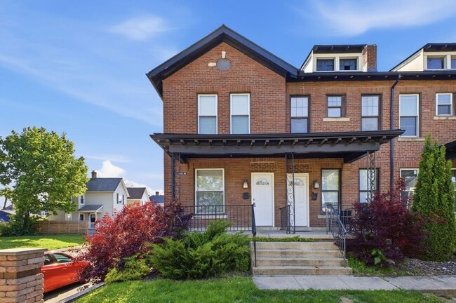 Building Photo - 393 St Clair Ave